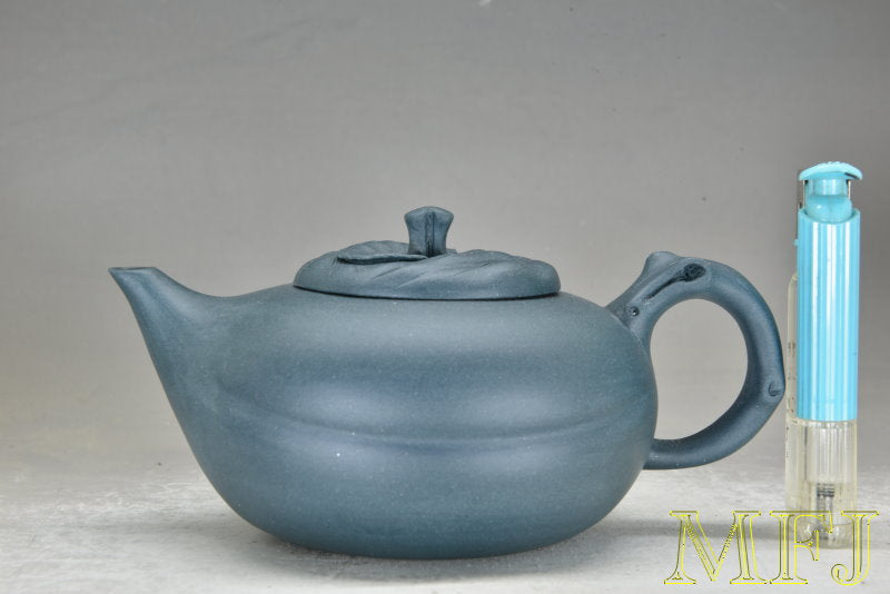 1980年代早期紫砂一廠作品 --- 綠泥桃櫻(顧玉英)