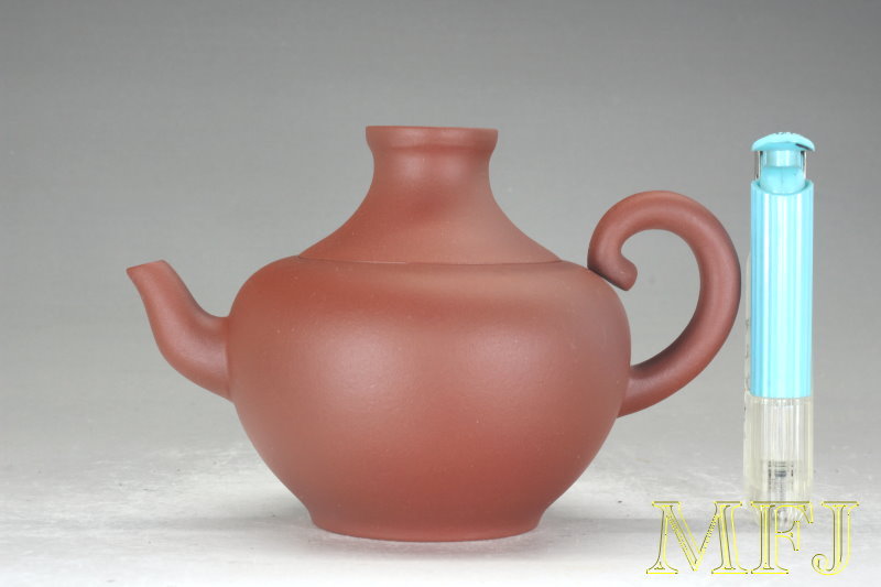 1980 - 1990年代早期紫砂一廠作品 --- 紅泥阿拉丁神燈(張紅娟)