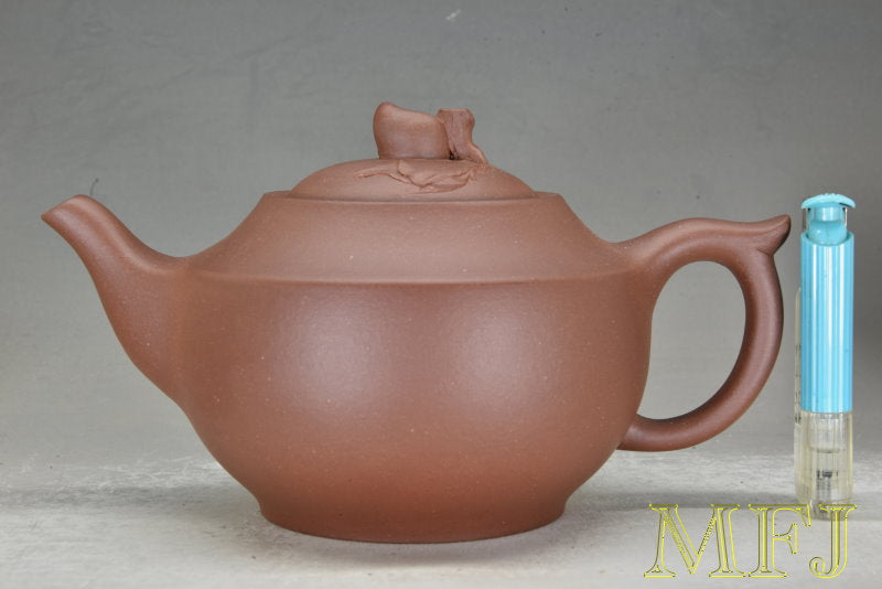 1970-1980年代早期紫砂一廠作品-----清水泥大石桃(中國宜興、洪源)