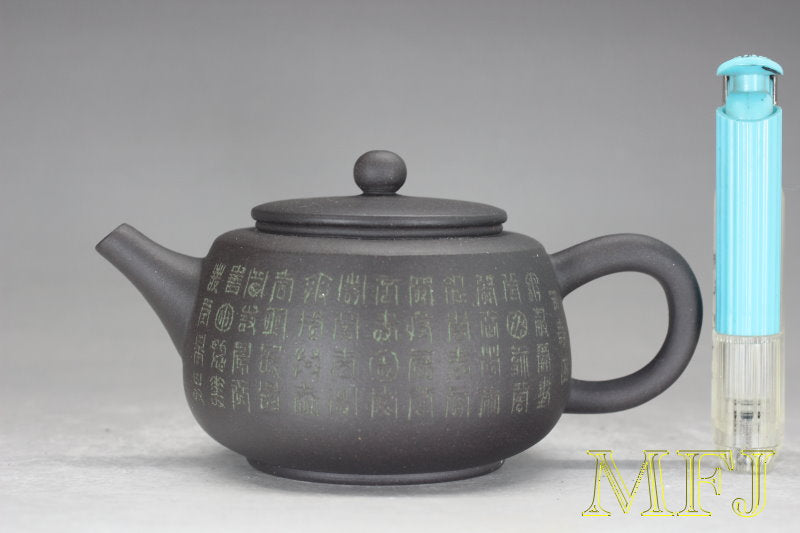 1980年代早期紫砂一廠作品 --- 黑料平蓋百壽(庚娣)