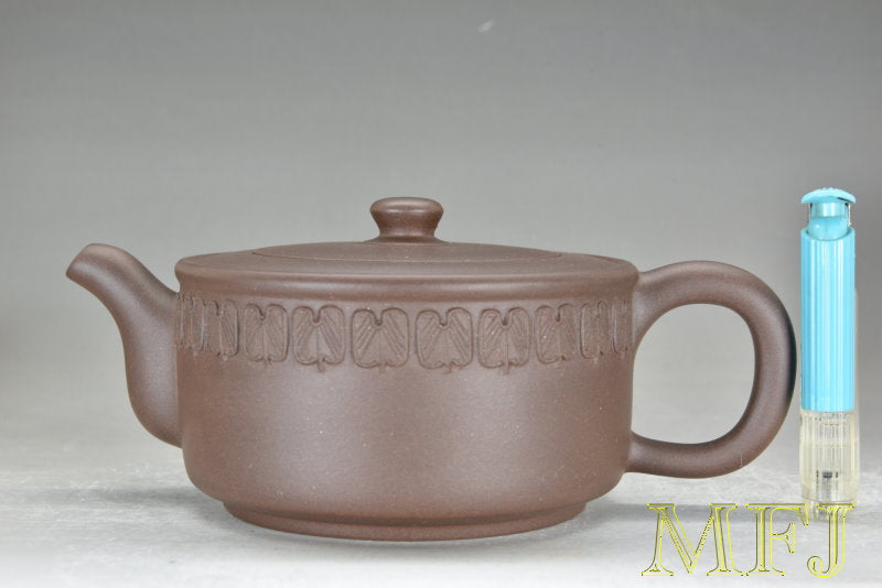 1970－1980年代早期紫砂一廠作品 --- 紫泥(甲子泥)盾花(趙志勤)
