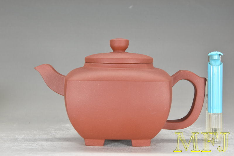 1980年代早期紫砂一廠作品 --- 紅泥四方福鼎(李洪新)