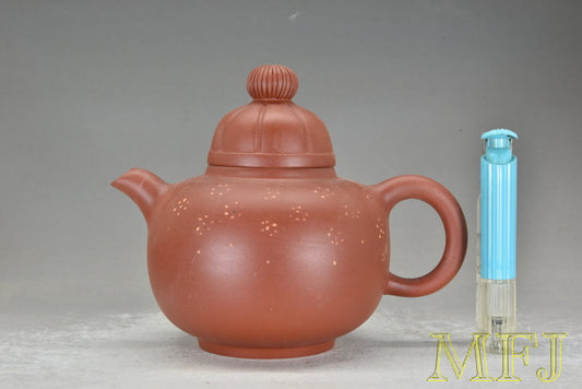 1980年代早期紫砂一廠作品 --- 紅泥童心(宋寶娟)