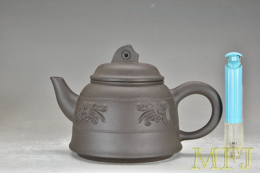 1990年代早期紫砂一廠作品 --- 黑料古鐘(丁愛華)