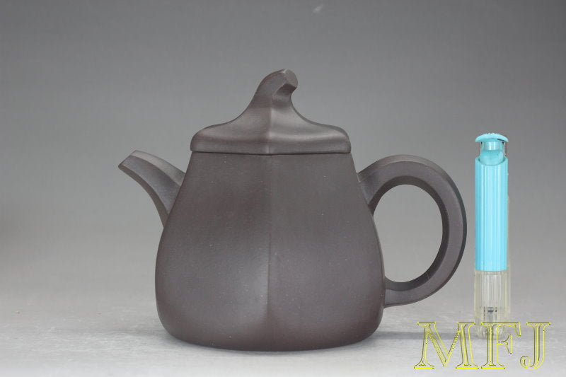 1980 - 1990年代早期紫砂一廠作品 --- 黑料六方瓜棱(葛惠琴)