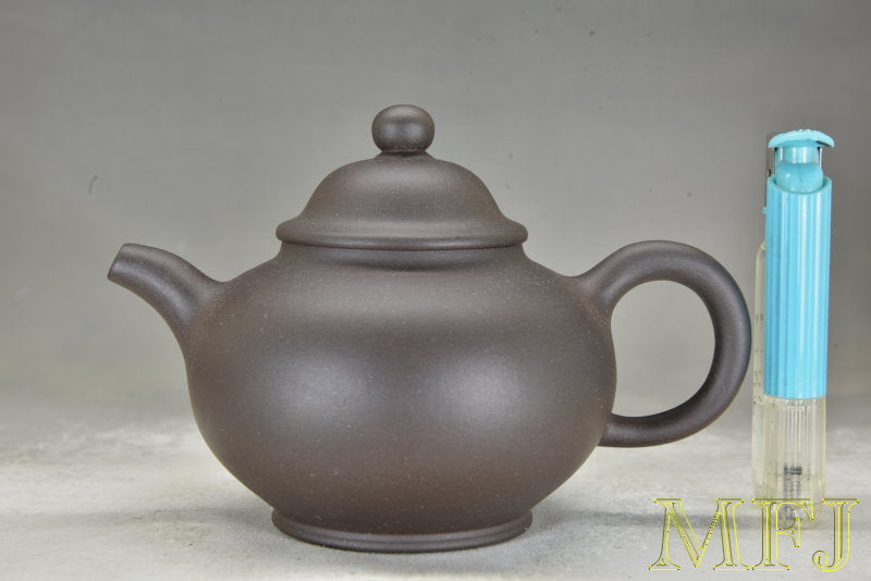 1970 - 1980年代早期紫砂一廠作品 --- 黑料掇只(範公美)