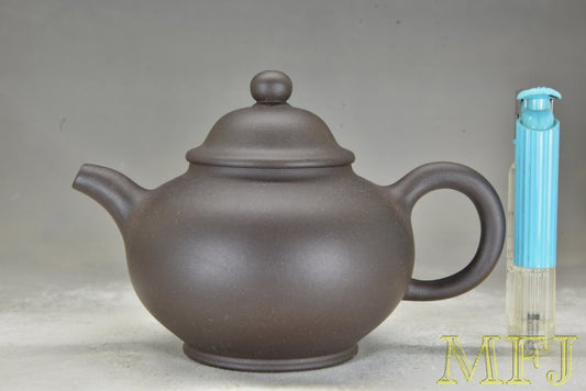 1970 - 1980年代早期紫砂一廠作品 --- 黑料掇只(範公美)