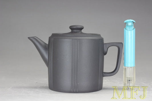 1980年代早期紫砂一廠作品 --- 黑料矮直筒礎柱(荊溪朱制)